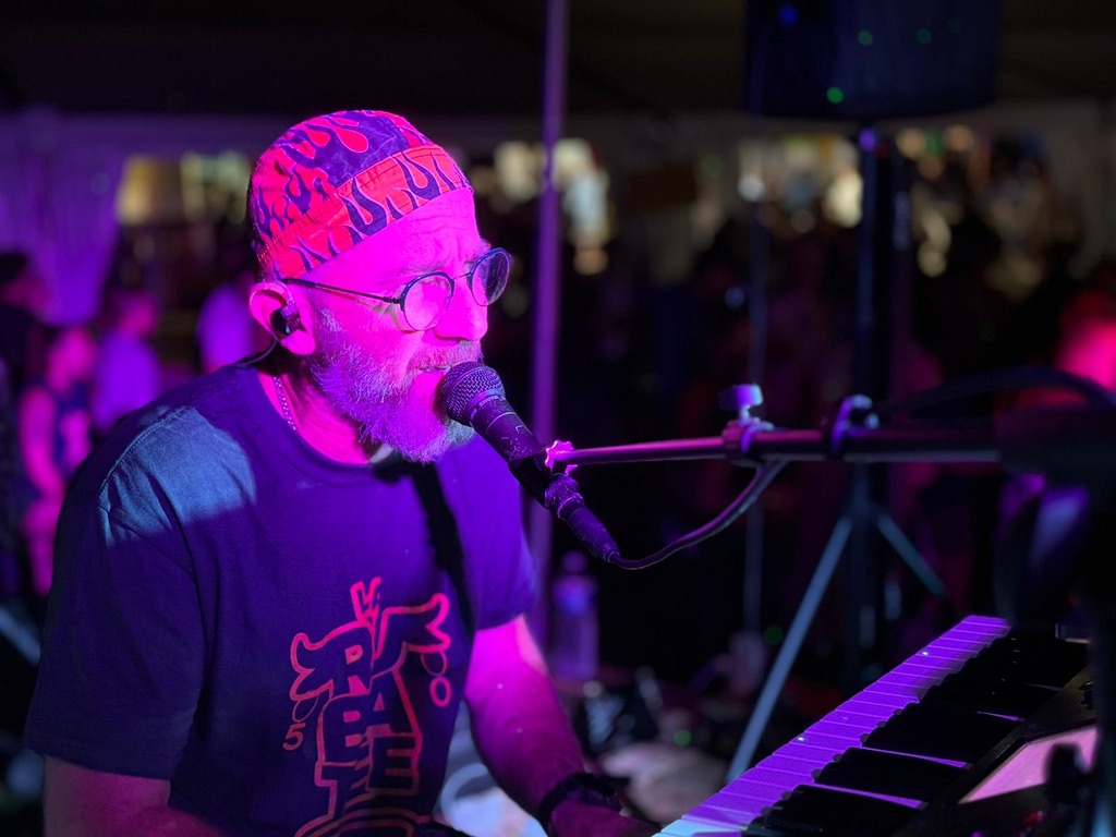 Clavier & chant en live — photo Chatycov Events